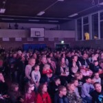 So voll sieht man die Turnhalle nur selten.
